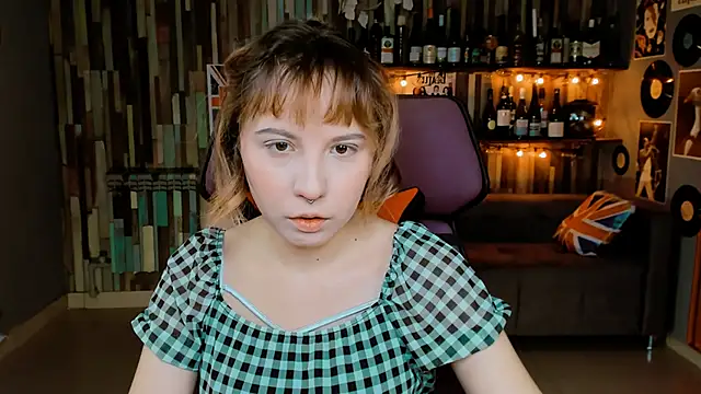 JasmineMilko online show from October 10, 2025, 5:06 am