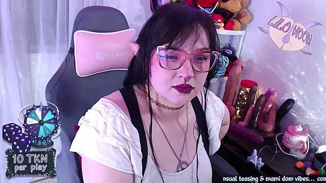 LiloMoon69 online show from December 4, 2025, 2:04 pm