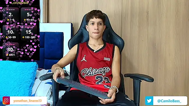  CamiloBass online show from November 26, 2025, 12:22 am