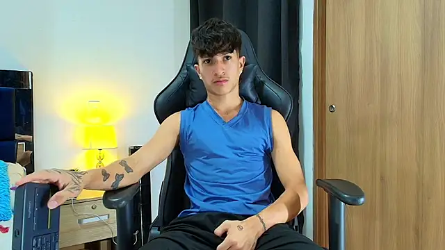  CamiloBass online show from May 22, 2026, 1:46 am