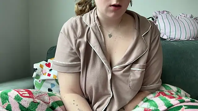 Snapshot of lilsbabyxo chatting on June 7, 2026, 9:35 am lilsbabyxo online show from June 7, 2026, 9:35 am