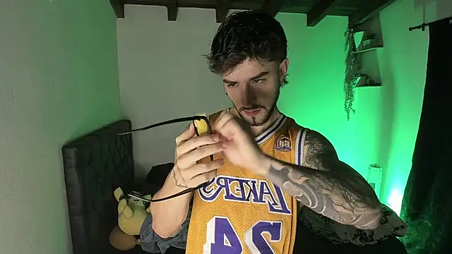 Valentino Xander online show from March 22, 2025, 1:54 am