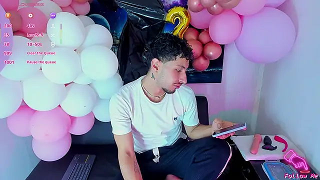 Piggy Eddy online show from October 1, 2025, 8:48 pm