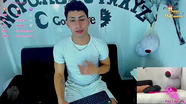 Piggy Eddy online show from October 31, 2025, 7:26 pm