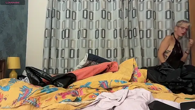 JennyHazel1 online show from November 16, 2025, 6:13 pm