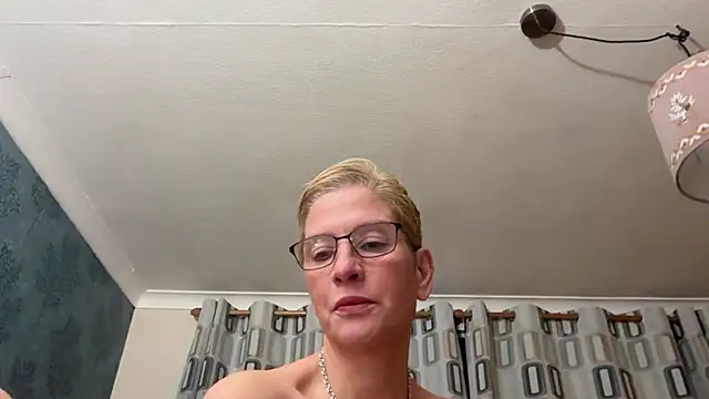 JennyHazel1 online show from March 10, 2026, 9:42 pm