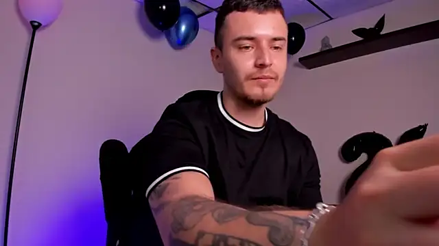 james connor2 online show from November 24, 2025, 7:02 pm