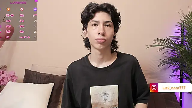 Snapshot of luck_noor7 chatting on January 4, 2025, 4:22 pm luck noor7 online show from January 4, 2025, 4:22 pm