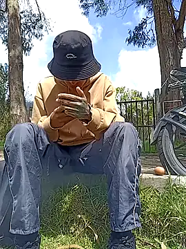 Snapshot of Cuervo_maniaco chatting on February 10, 2026, 4:00 pm Cuervo maniaco online show from February 10, 2026, 4:00 pm