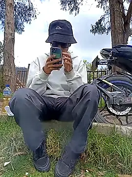 Snapshot of Cuervo_maniaco chatting on February 14, 2026, 4:37 pm Cuervo maniaco online show from February 14, 2026, 4:37 pm