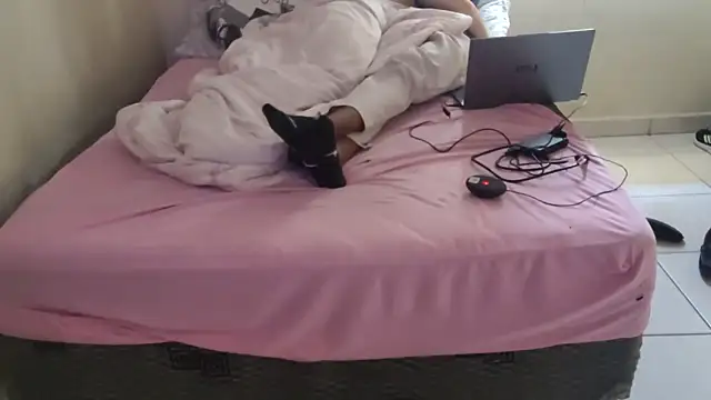 RenziTatte online show from September 25, 2025, 6:11 pm