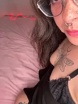 Snapshot of Mizztikaa chatting on May 16, 2026, 7:01 pm Mizztikaa online show from May 16, 2026, 7:01 pm