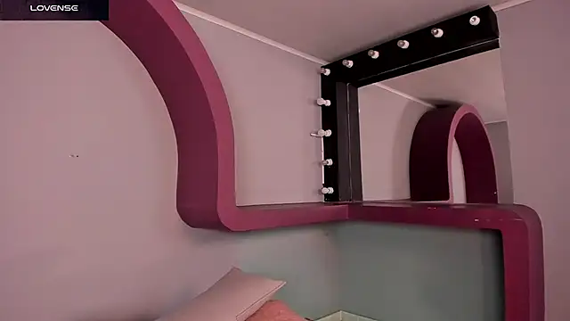 morganlake  online show from November 27, 2025, 3:52 am