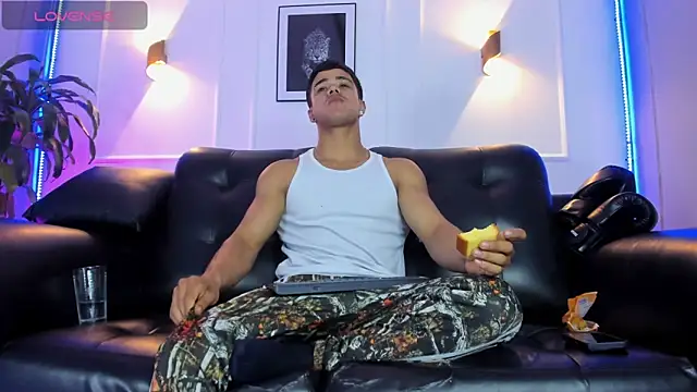 Rob saenz  online show from November 6, 2025, 1:56 pm