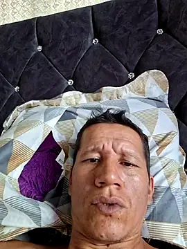 leoytessa 10 online show from February 23, 2025, 8:00 pm