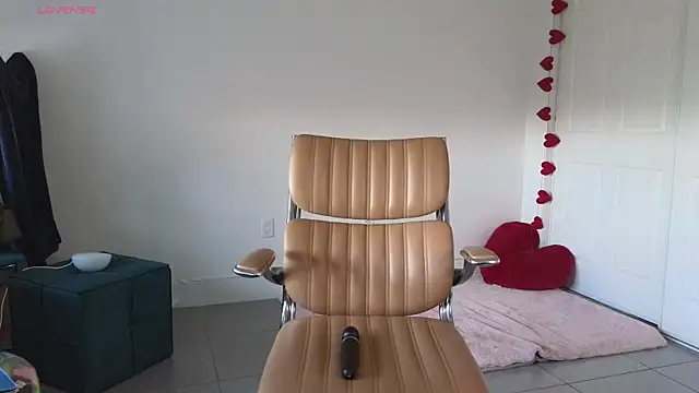 Sapphir3xoxo online show from February 3, 2025, 9:18 pm