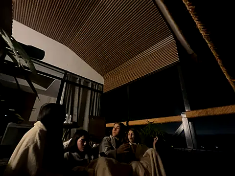 Snapshot of Candy_sexyy chatting on December 16, 2025, 4:17 am Candy sexyy online show from December 16, 2025, 4:17 am