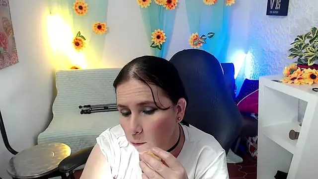 victoria jones online show from March 7, 2025, 2:56 pm