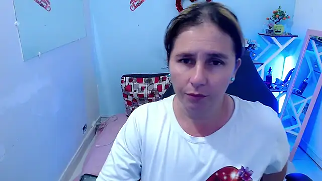 victoria jones online show from March 5, 2026, 1:07 pm