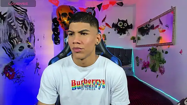 Damian latinxxx online show from October 15, 2025, 3:06 am