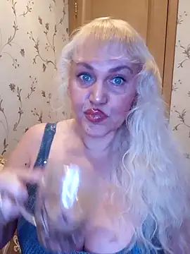 IsabellaBoni online show from December 18, 2025, 7:03 am