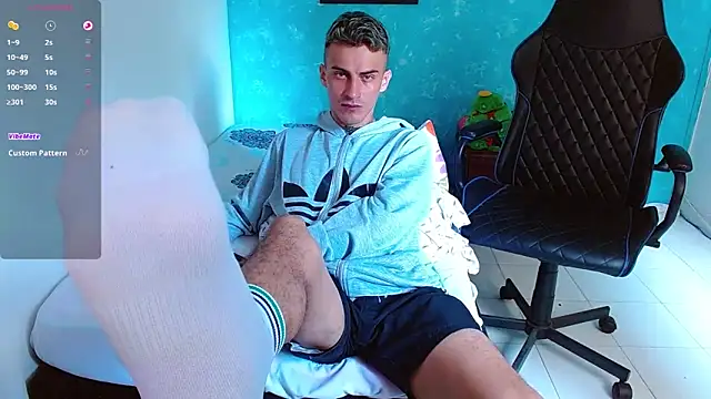 bray hotboy777 online show from December 5, 2024, 3:06 pm