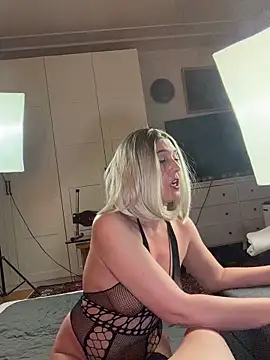 Snapshot of FoxyandTed chatting on March 25, 2026, 2:56 pm FoxyandTed online show from March 25, 2026, 2:56 pm