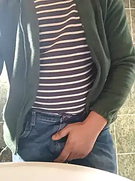 Snapshot of franko1987 chatting on January 18, 2025, 11:32 am franko1987 online show from January 18, 2025, 11:32 am