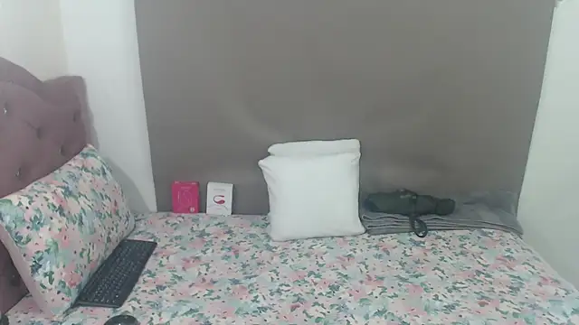 Snapshot of kimberlyjamexxx chatting on June 15, 2026, 10:12 pm kimberlyjamexxx online show from June 15, 2026, 10:12 pm