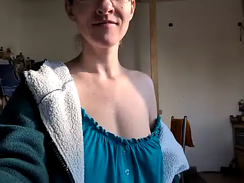 Milky hairy mommy online show from March 12, 2025, 7:13 am