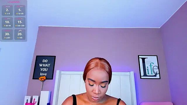 Britanymooree online show from September 23, 2025, 8:23 pm