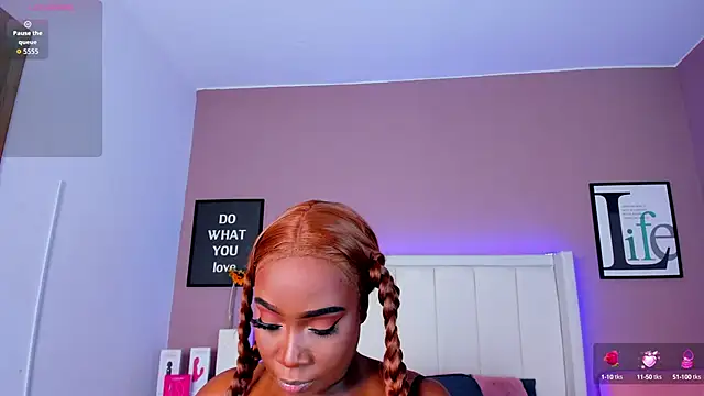 Britanymooree online show from September 25, 2025, 8:01 pm