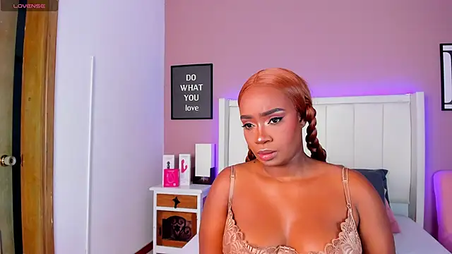 Britanymooree online show from September 27, 2025, 6:46 pm