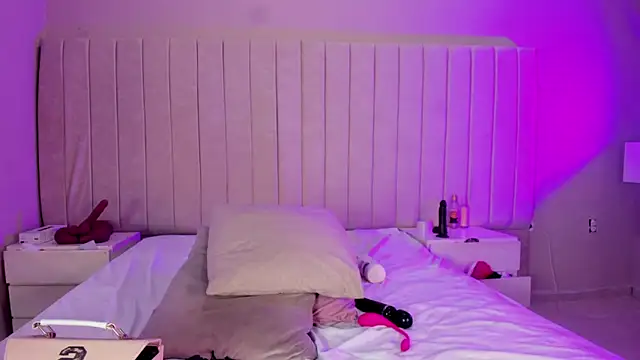 Littleolivia  online show from January 7, 2026, 12:51 pm