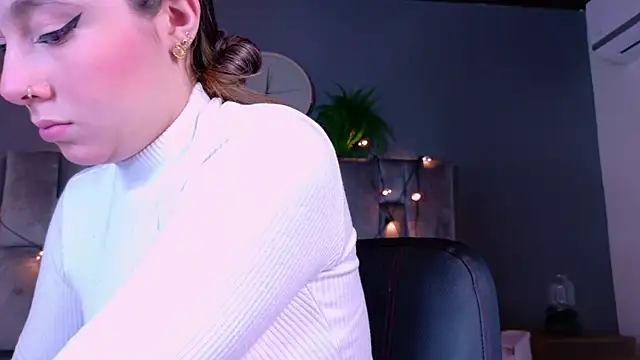 AmbarHills 1 online show from November 11, 2025, 11:32 am