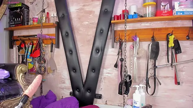 Snapshot of Madame_pain_ chatting on July 8, 2026, 12:42 pm Madame pain online show from July 8, 2026, 12:42 pm