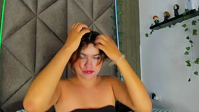 AbbyWathson online show from December 18, 2025, 11:38 am