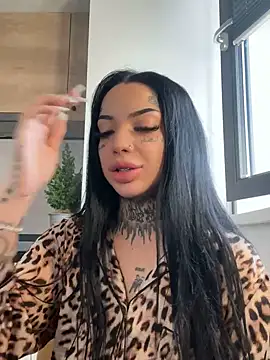 CreamyInkky  online show from December 14, 2024, 7:18 am