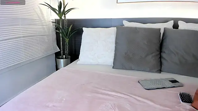 Snapshot of StacyRigel chatting on October 29, 2025, 11:56 am StacyRigel online show from October 29, 2025, 11:56 am