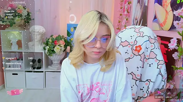 Snapshot of Coconut_Mia chatting on January 18, 2025, 12:24 am Coconut Mia online show from January 18, 2025, 12:24 am