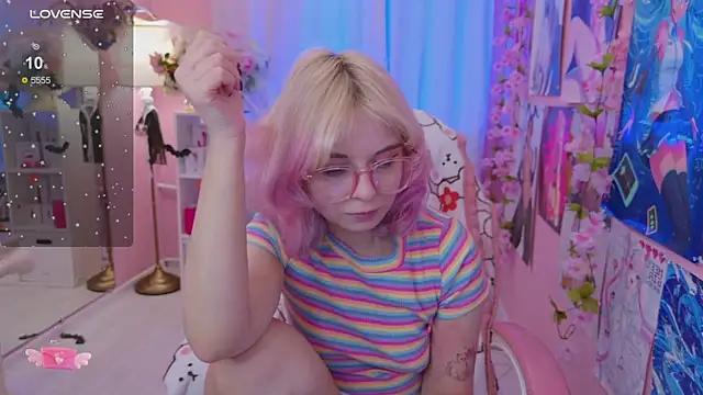 Snapshot of Coconut_Mia chatting on October 22, 2025, 4:18 pm Coconut Mia online show from October 22, 2025, 4:18 pm