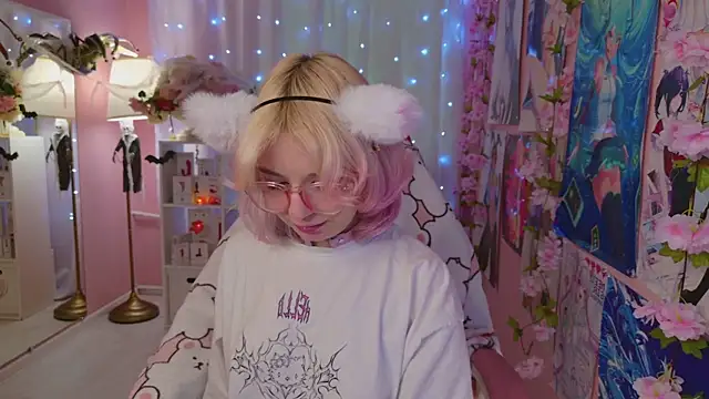 Snapshot of Coconut_Mia chatting on October 24, 2025, 9:44 pm Coconut Mia online show from October 24, 2025, 9:44 pm