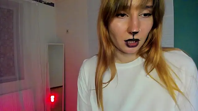 Snapshot of Frostyy_fire chatting on October 31, 2025, 8:10 pm Frostyy fire online show from October 31, 2025, 8:10 pm