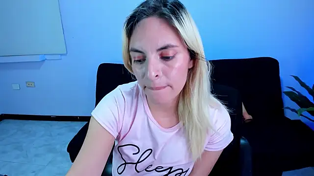 Snapshot of Kathia_Brooks_ chatting on January 9, 2025, 12:14 am Kathia Brooks online show from January 9, 2025, 12:14 am