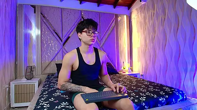 Theskinnyboys online show from September 15, 2025, 7:08 am