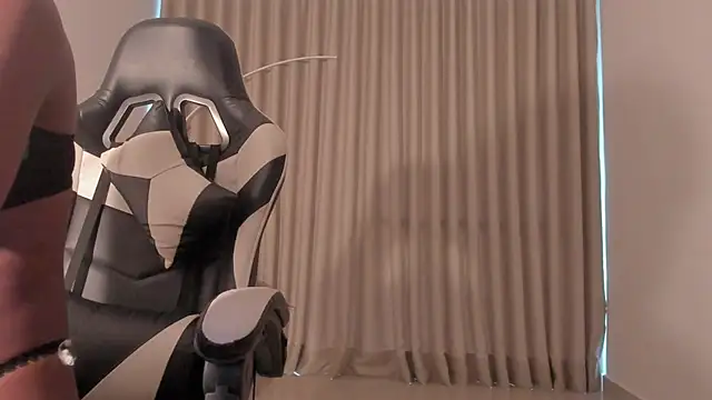 SavannahWildee online show from October 4, 2025, 11:19 am