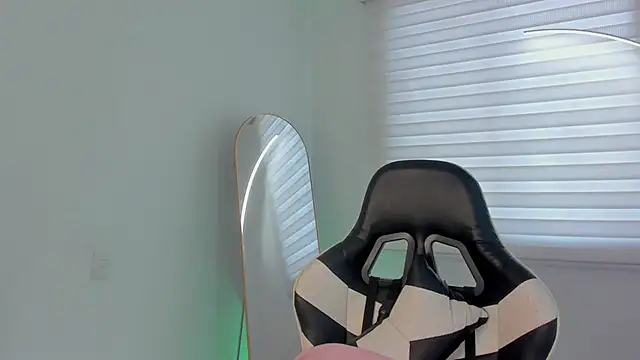 SavannahWildee online show from July 30, 2026, 1:43 pm