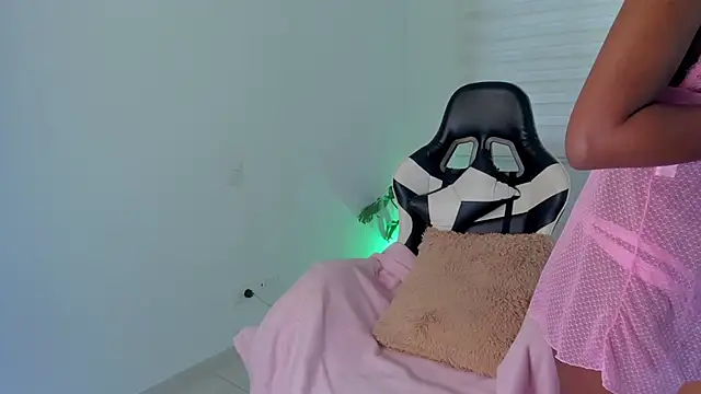 SavannahWildee online show from August 3, 2026, 11:59 am