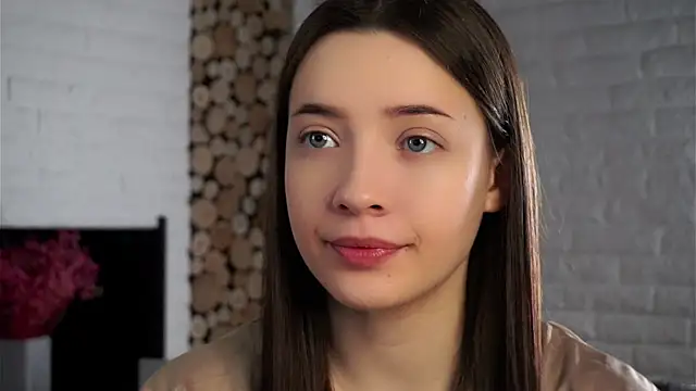 Snapshot of LowOncoming chatting on February 4, 2025, 1:45 am LowOncoming online show from February 4, 2025, 1:45 am