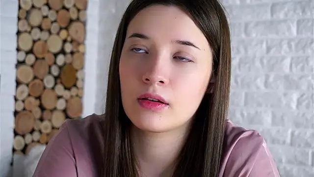 Snapshot of LowOncoming chatting on September 19, 2025, 1:40 am LowOncoming online show from September 19, 2025, 1:40 am